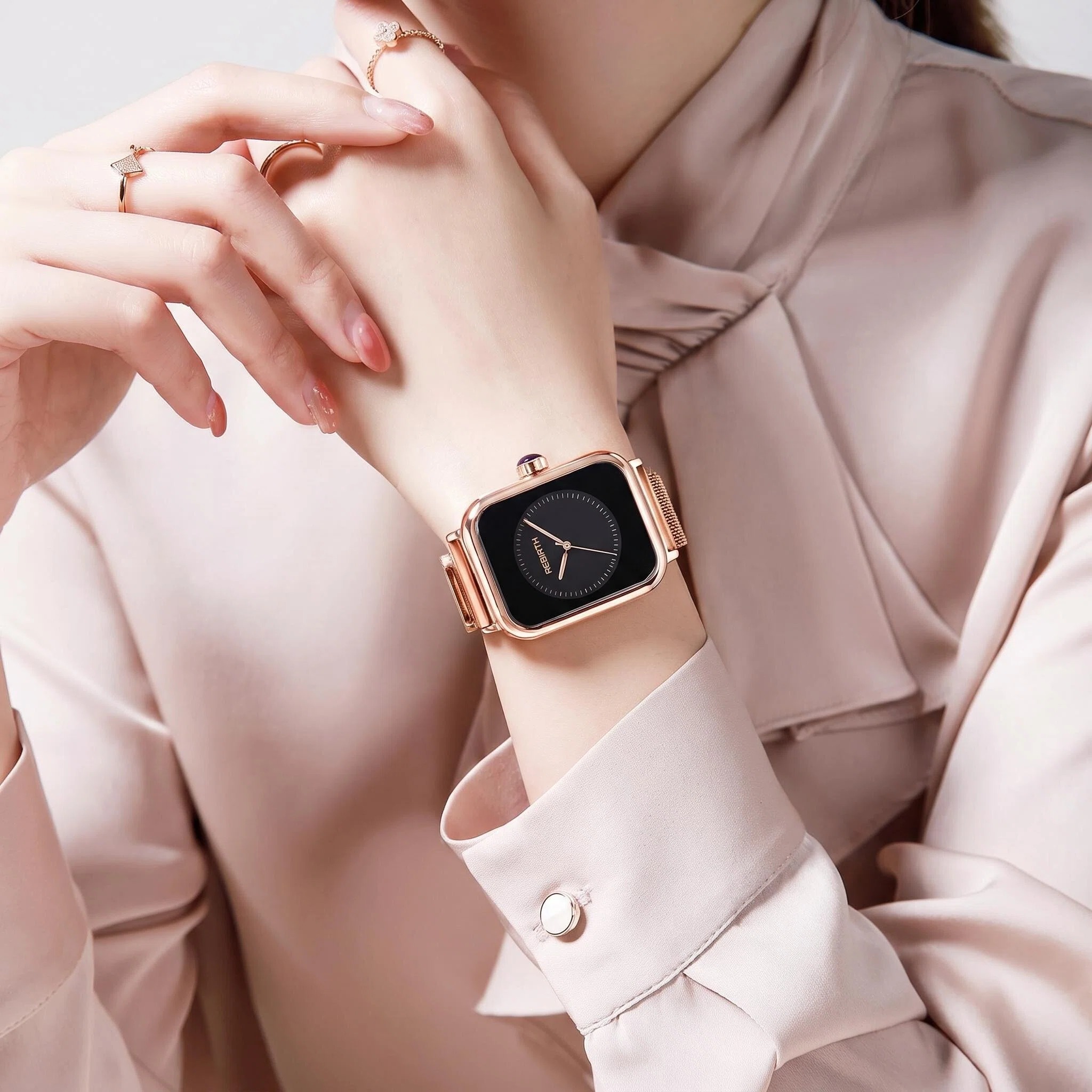 Orologio da Donna Quadrato di  - Wrap Ring Gold recensione e prezzo