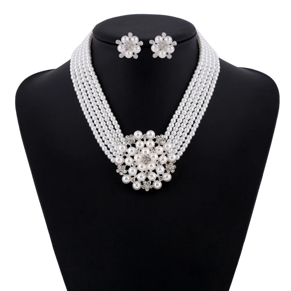 Audrey Hepburn Breakfast at Ti - Women'S Accessories In The 1950S recensione e prezzo